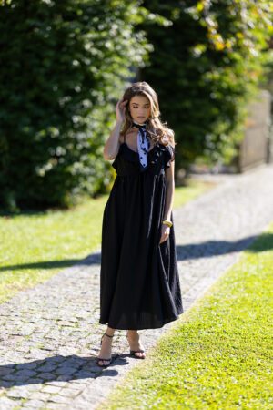 Vestido decote folhos