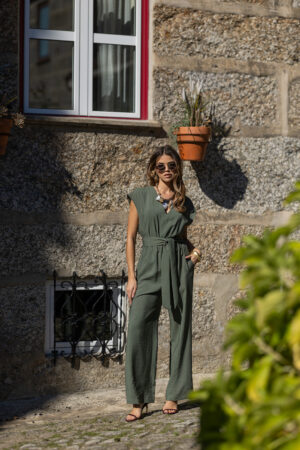 Macacão Decote em Bico